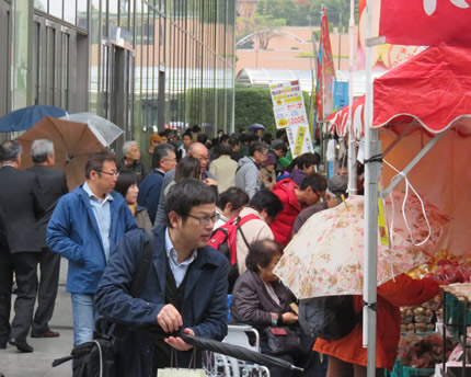 大勢の来訪者で賑わうサミット物産展(浜松駅前ギャラリーモールソラモ)